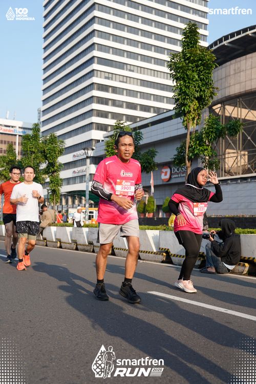 Race photo from Smartfren Run 2025 