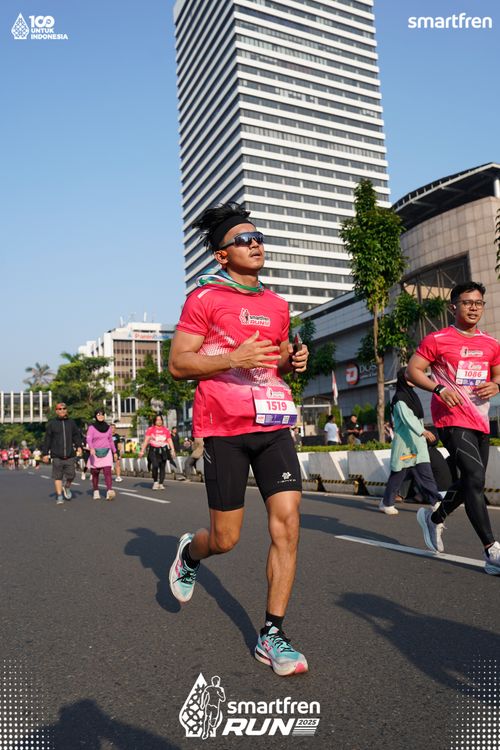 Race photo from Smartfren Run 2025 
