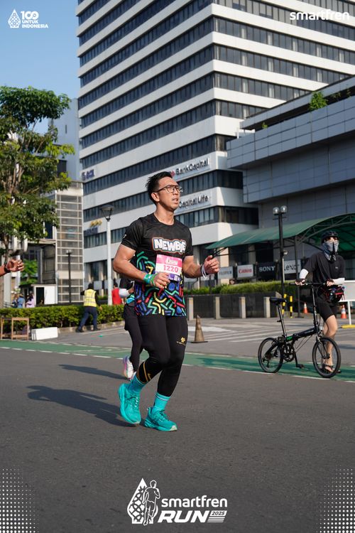 Race photo from Smartfren Run 2025 