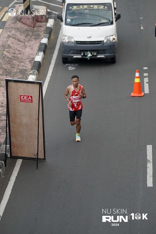 Race photo from Nu Skin Run 10K