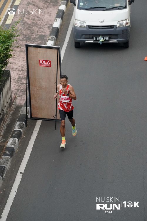 Race photo from Nu Skin Run 10K