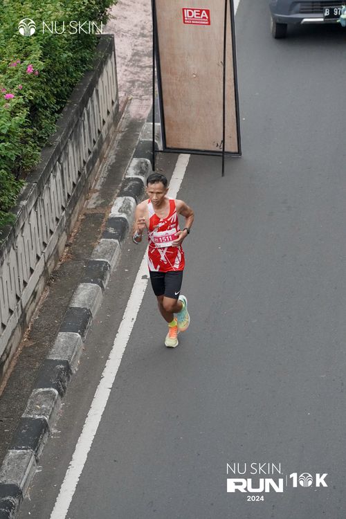 Race photo from Nu Skin Run 10K