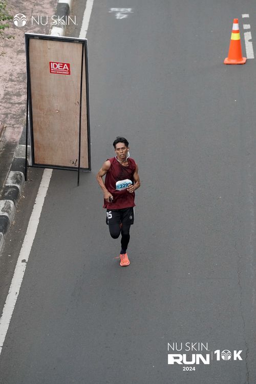 Race photo from Nu Skin Run 10K