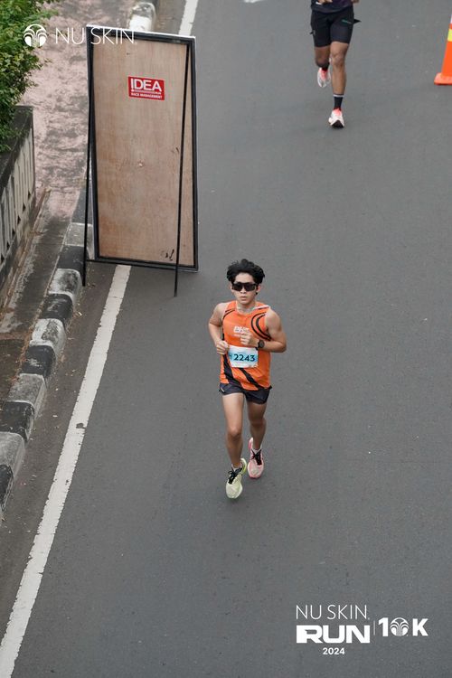 Race photo from Nu Skin Run 10K