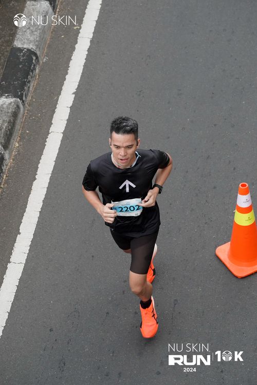 Race photo from Nu Skin Run 10K