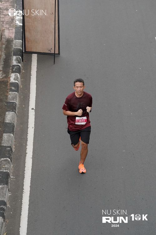 Race photo from Nu Skin Run 10K