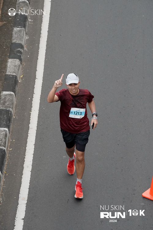 Race photo from Nu Skin Run 10K