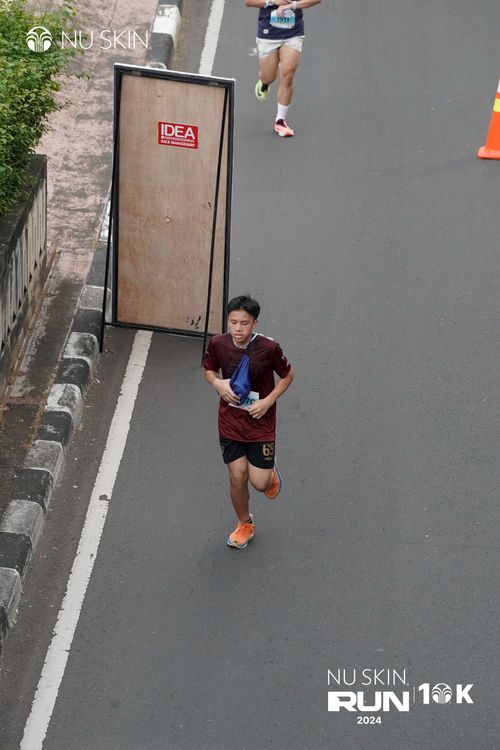 Race photo from Nu Skin Run 10K