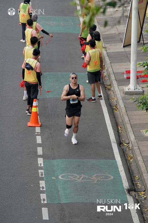 Race photo from Nu Skin Run 10K