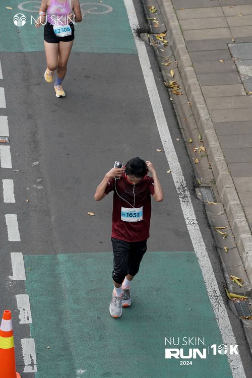 Race photo from Nu Skin Run 10K