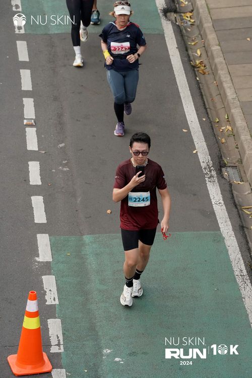 Race photo from Nu Skin Run 10K