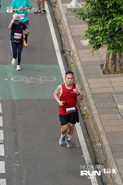 Race photo from Nu Skin Run 10K