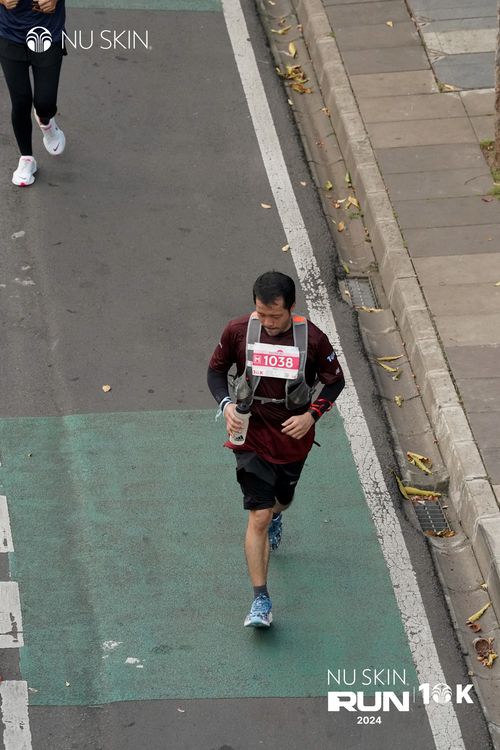 Race photo from Nu Skin Run 10K