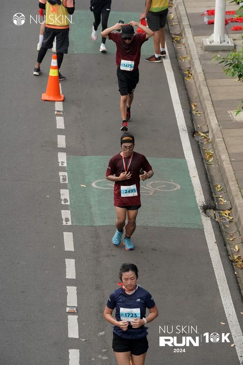 Race photo from Nu Skin Run 10K