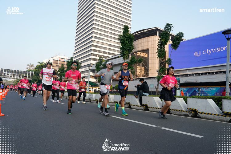 Race photo from Smartfren Run 2025 
