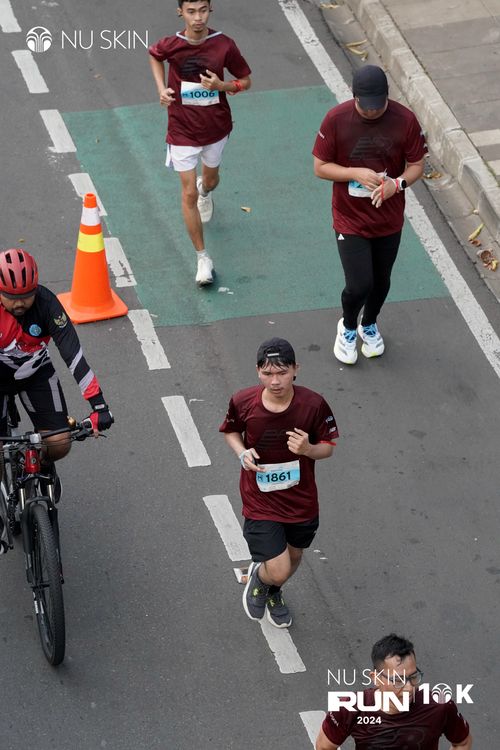 Race photo from Nu Skin Run 10K