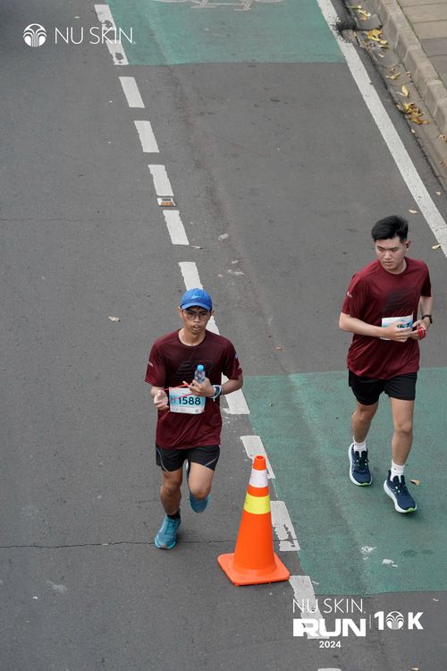 Race photo from Nu Skin Run 10K
