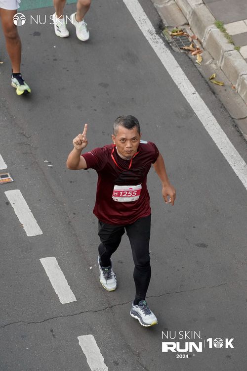 Race photo from Nu Skin Run 10K