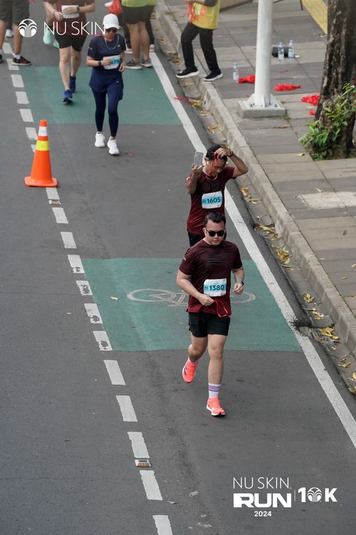 Race photo from Nu Skin Run 10K