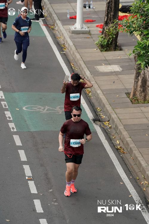 Race photo from Nu Skin Run 10K