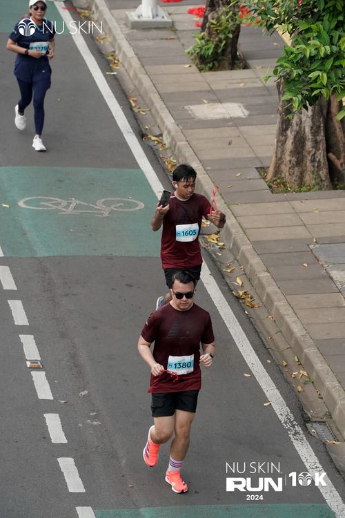 Race photo from Nu Skin Run 10K
