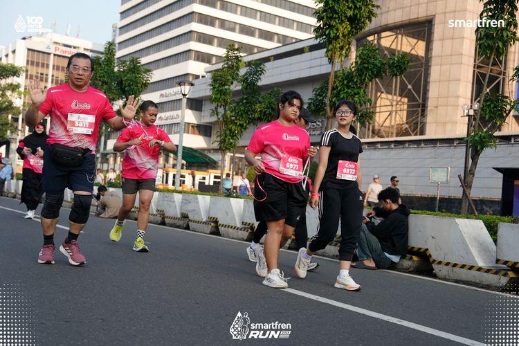 Race photo from Smartfren Run 2025 
