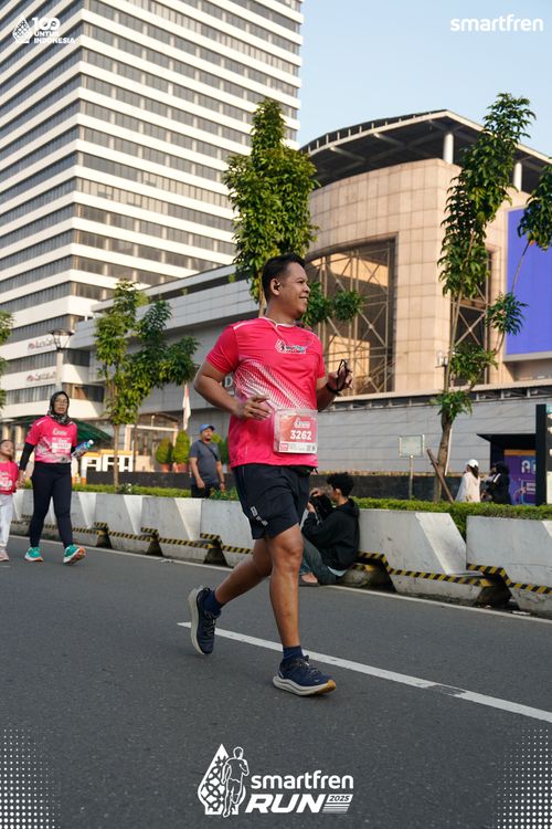 Race photo from Smartfren Run 2025 