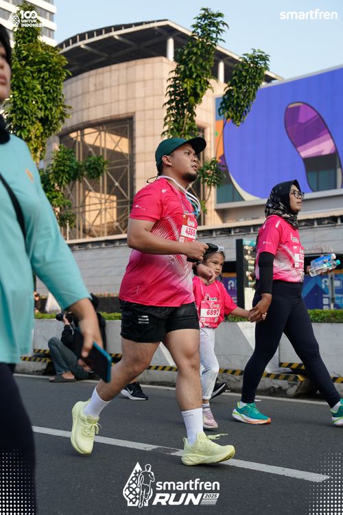 Race photo from Smartfren Run 2025 