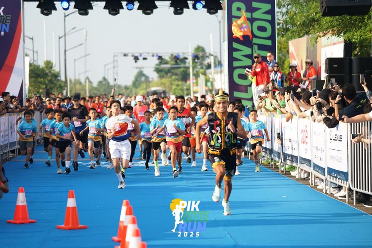 Race photo from PIK NITE RUN 2025