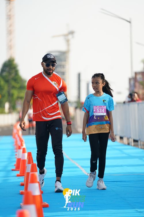 Race photo from PIK NITE RUN 2025