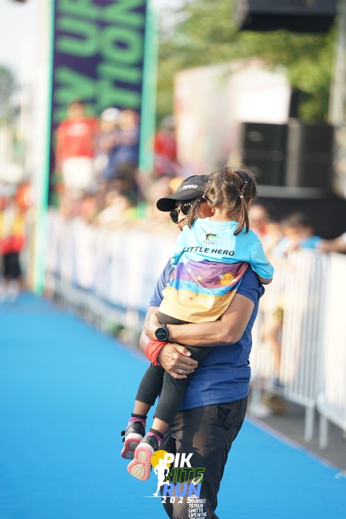 Race photo from PIK NITE RUN 2025