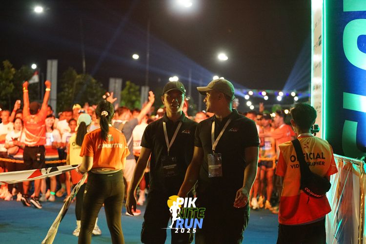 Race photo from PIK NITE RUN 2025
