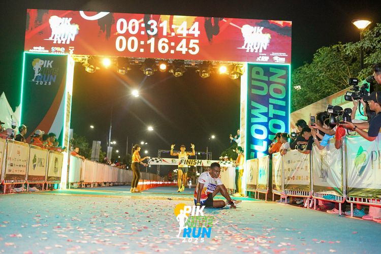 Race photo from PIK NITE RUN 2025