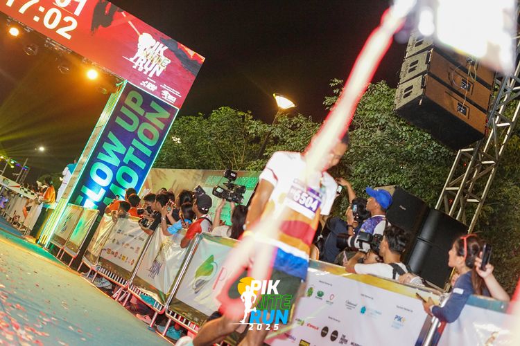 Race photo from PIK NITE RUN 2025