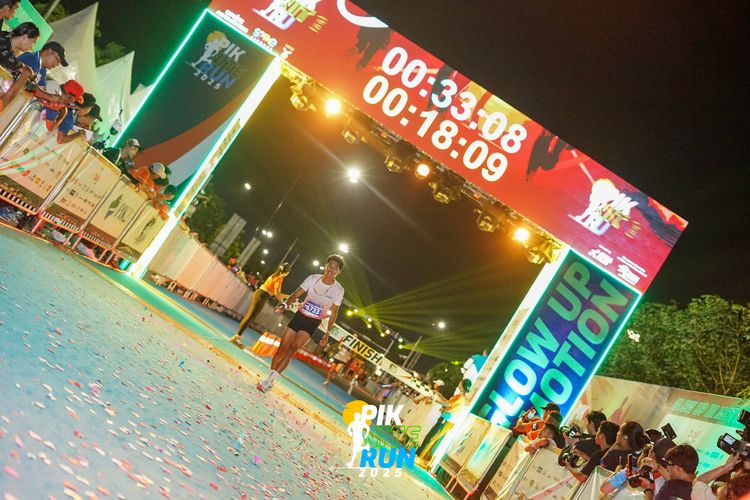 Race photo from PIK NITE RUN 2025