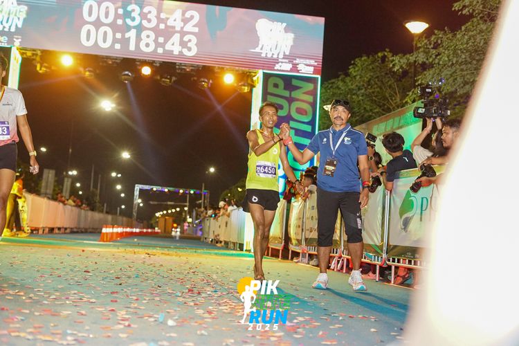 Race photo from PIK NITE RUN 2025