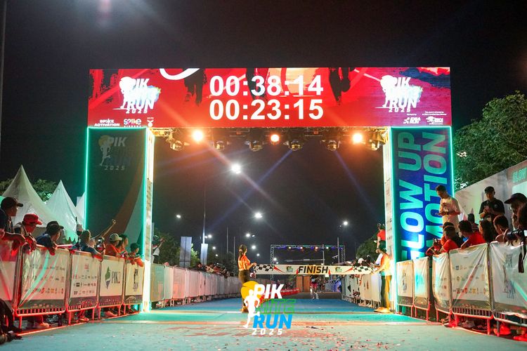 Race photo from PIK NITE RUN 2025