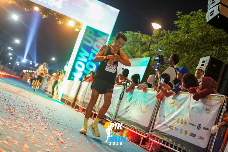 Race photo from PIK NITE RUN 2025