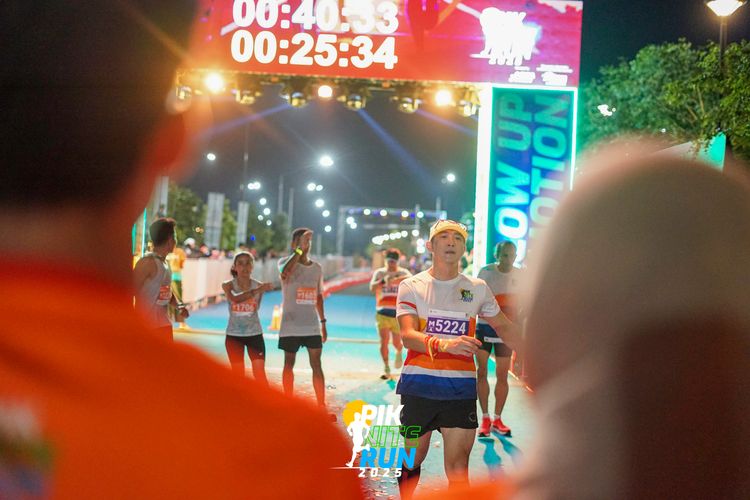 Race photo from PIK NITE RUN 2025