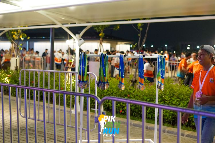 Race photo from PIK NITE RUN 2025