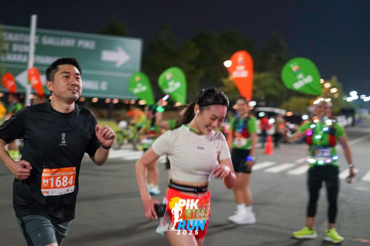 Race photo from PIK NITE RUN 2025