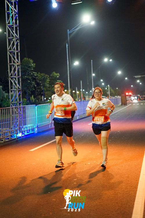 Race photo from PIK NITE RUN 2025