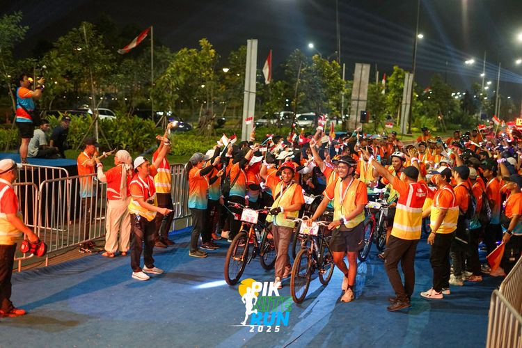 Race photo from PIK NITE RUN 2025