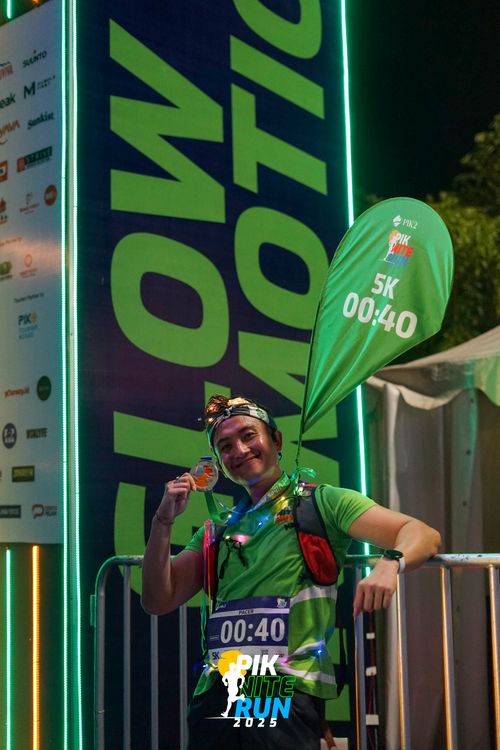 Race photo from PIK NITE RUN 2025