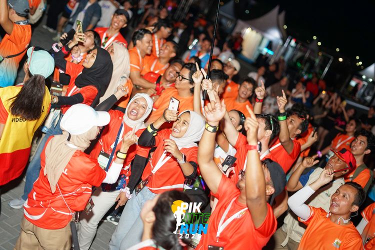 Race photo from PIK NITE RUN 2025