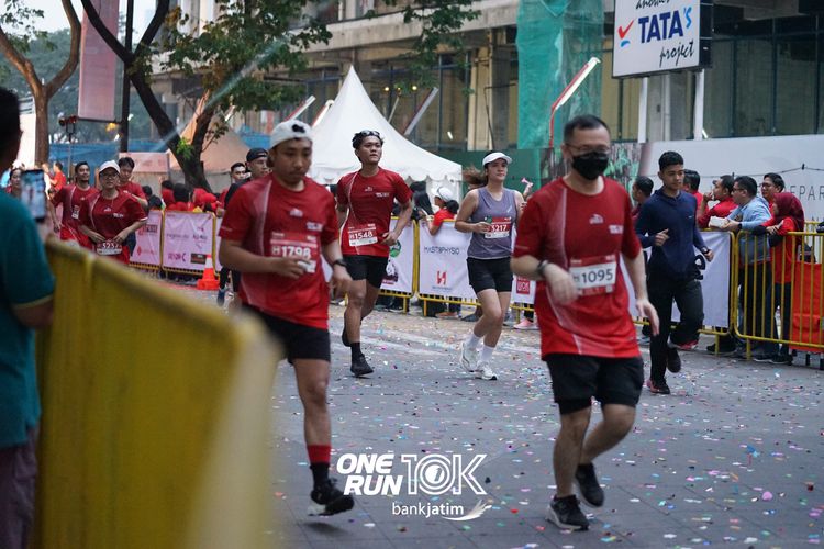 Race photo from ONE RUN 10 K