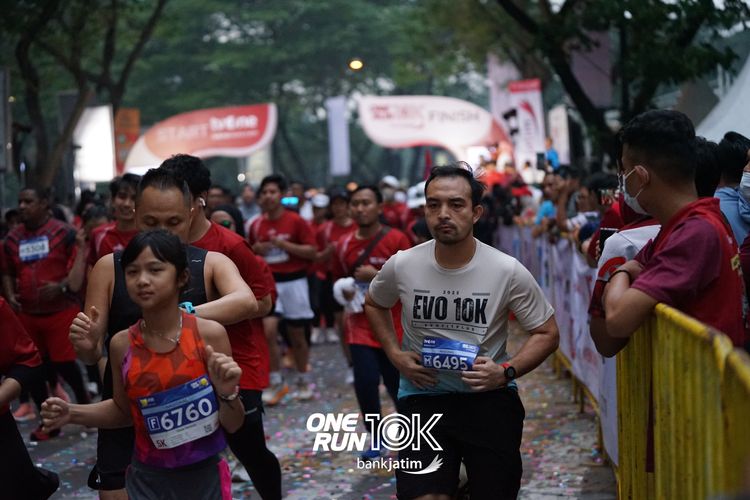 Race photo from ONE RUN 10 K