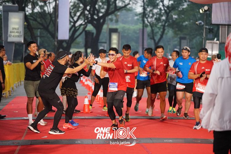 Race photo from ONE RUN 10 K