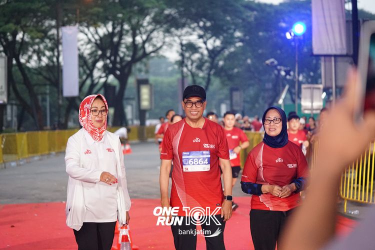 Race photo from ONE RUN 10 K
