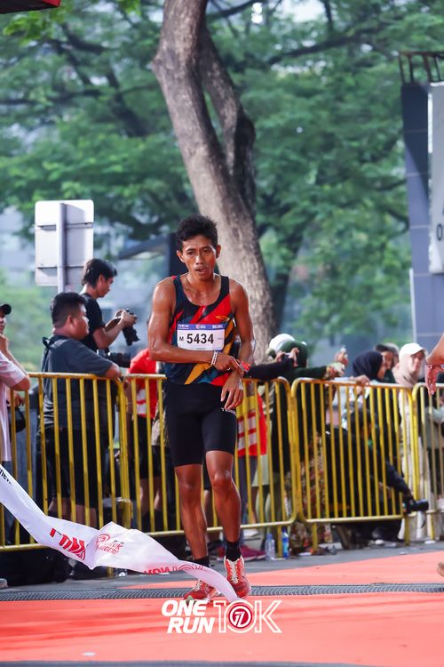 Race photo from ONE RUN 10K 2025